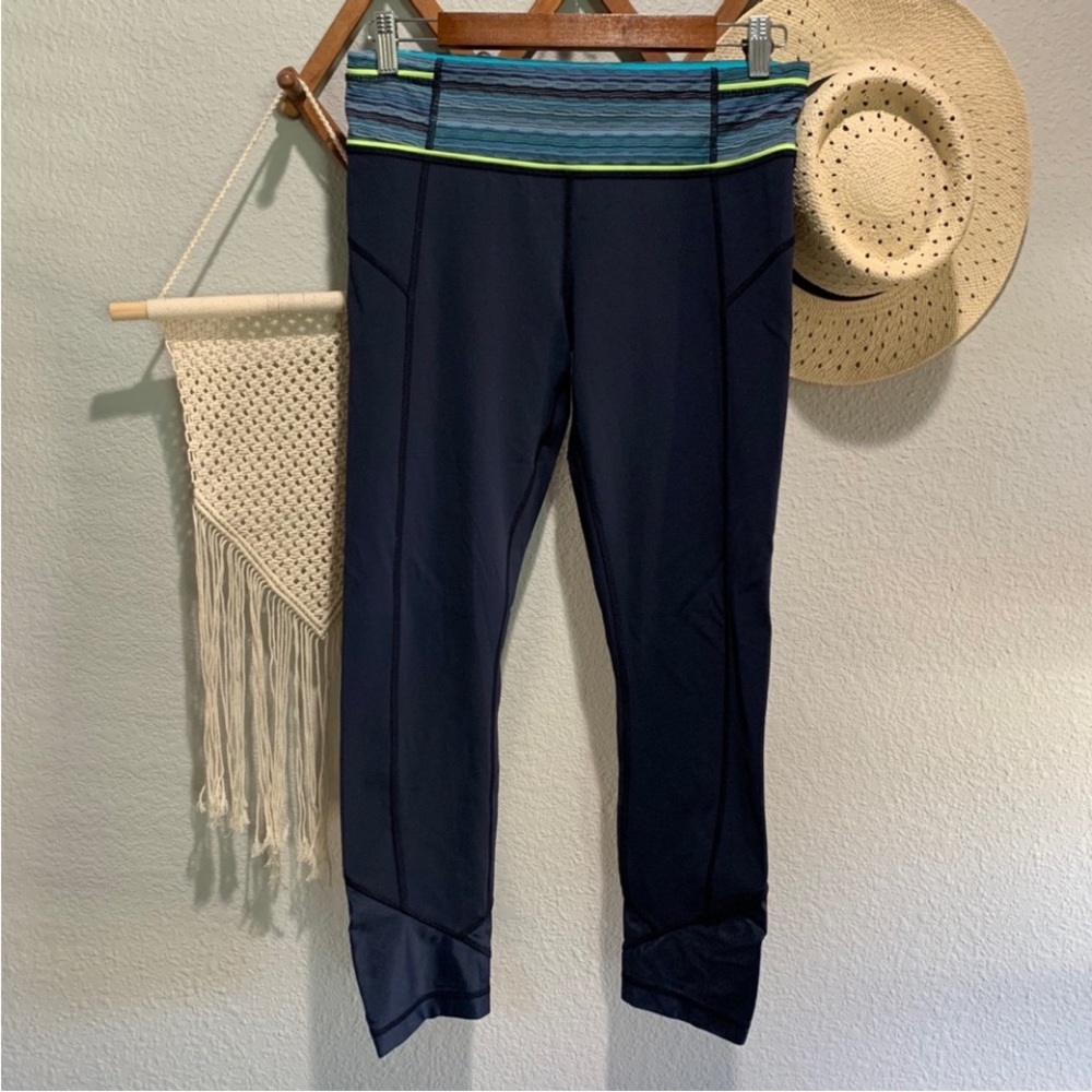 Lululemon Capri Leggings Size 8 Navy Blue Zip Pocket Waistband